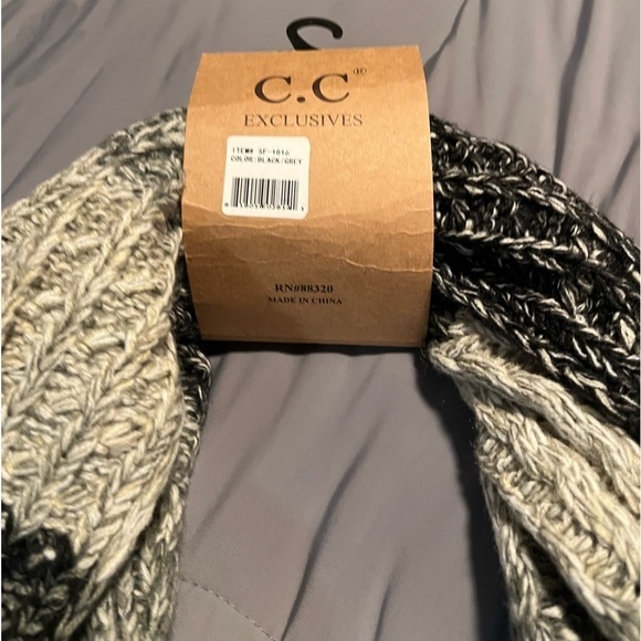 NWT CC Exclusives Scarf - Picture 5 of 5